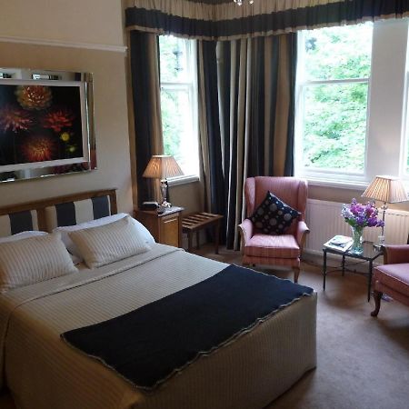 Bed and Breakfast Alexandra Court Гаррогейт Екстер'єр фото