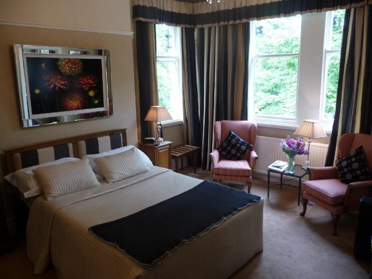 Bed and Breakfast Alexandra Court Гаррогейт Екстер'єр фото